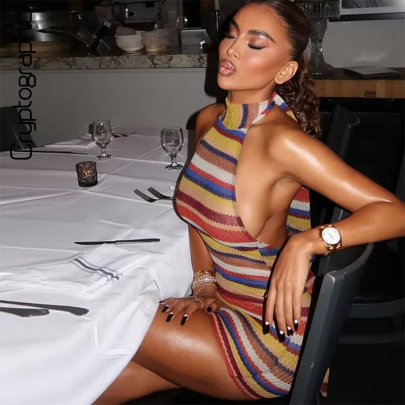 Y2K Backless Halter Mini Dress - เดรสสั้นถักลายทางแบบผูกคอ สีสันสดใส แขนกุด เปิดหลัง สไตล์ลำลองสำหรับฤดูร้อน เหมาะสำหรับใส่ไปเที่ยวคลับ