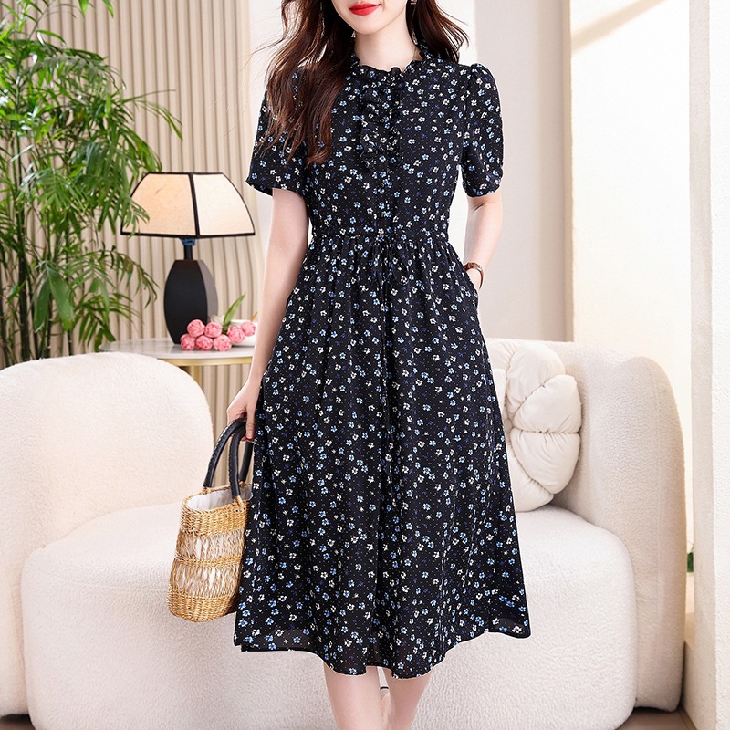 French Vintage Floral Midi Dress - เดรสวินเทจสีน้ำเงินกรมท่าพิมพ์ลายดอกไม้ ความยาวปานกลาง คอวี แขนสั้น ทรงเอไลน์ ลำลอง